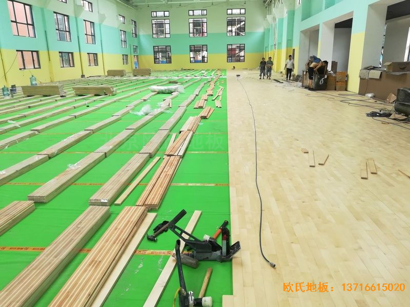 鄭州中原區(qū)酷康籃球館運動木地板安裝案例