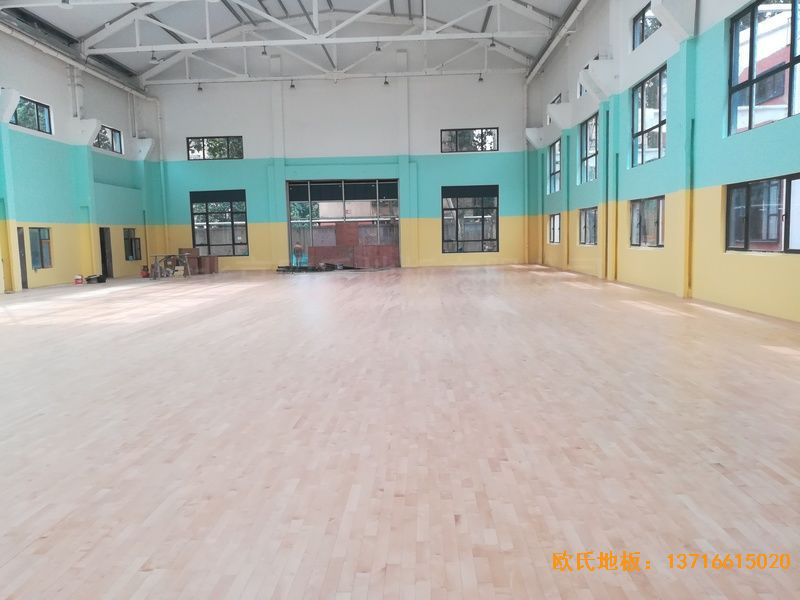 鄭州中原區(qū)酷康籃球館運動木地板安裝案例