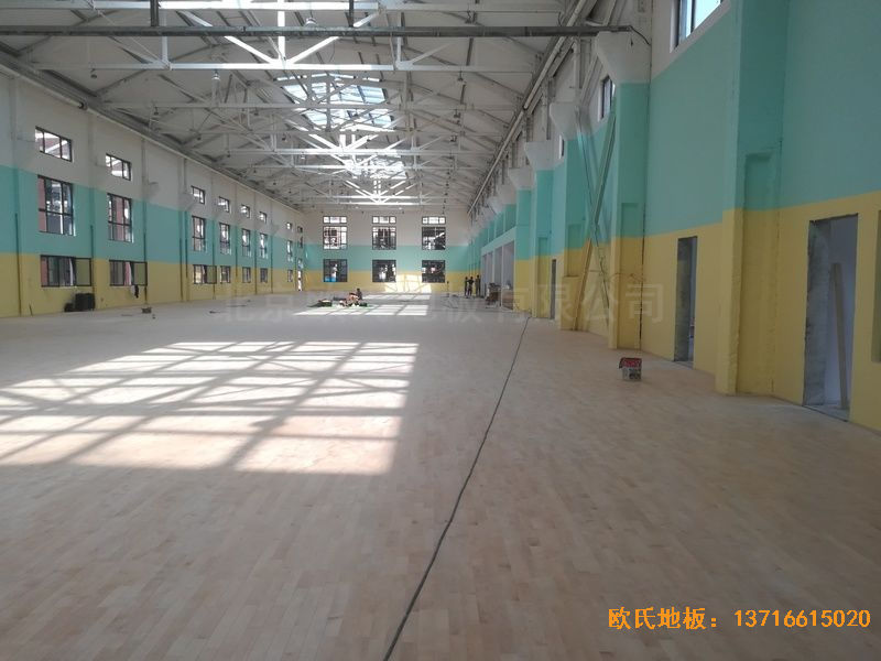 鄭州中原區(qū)酷康籃球館運動木地板安裝案例