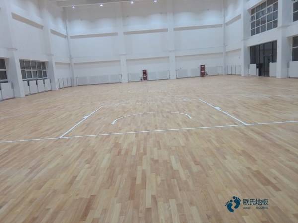 學(xué)校運動場地地板施工團隊
