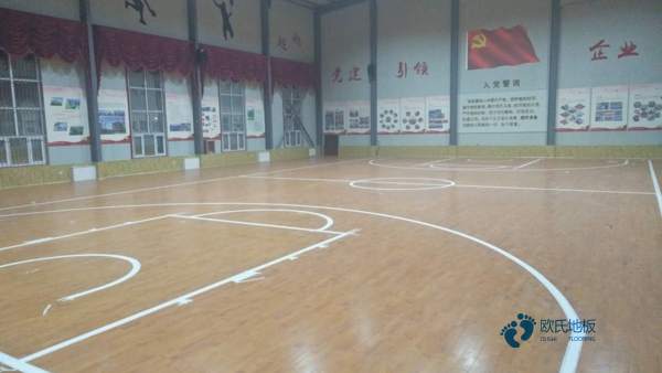 學校籃球場館地板能用多久