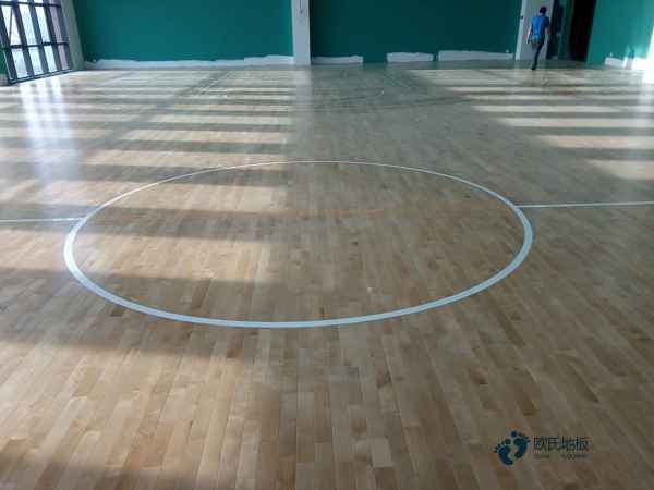 雙龍骨籃球場館地板清潔保養