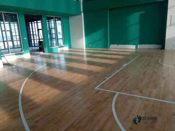 雙龍骨籃球場館地板清潔保養