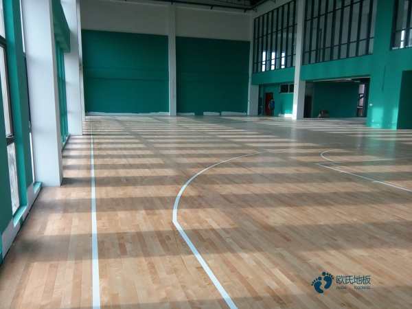 雙龍骨籃球場館地板清潔保養