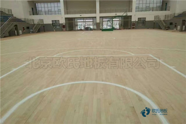 單龍骨體育籃球木地板怎么保養