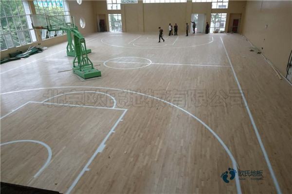學校籃球場地地板耐磨性