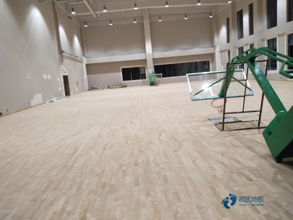 那里有籃球木地板每平方價格