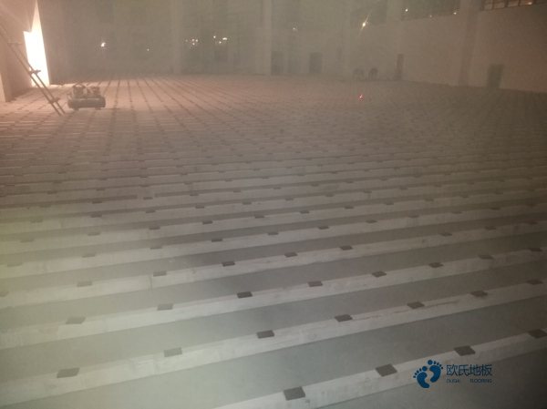 體育籃球木地板施工團(tuán)隊(duì)3