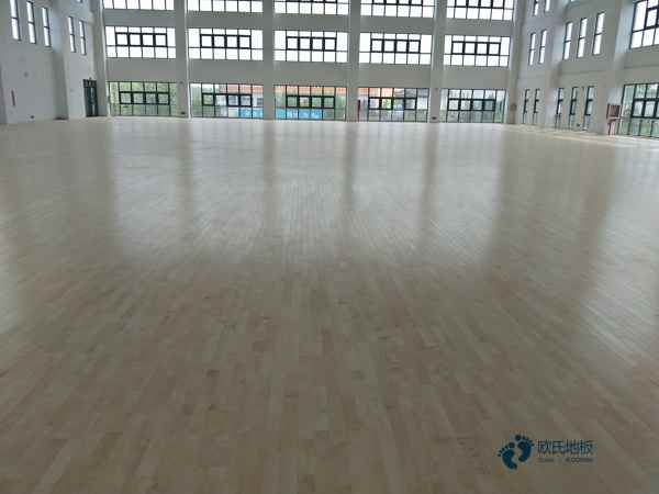 去哪買籃球體育地板施工價(jià)格