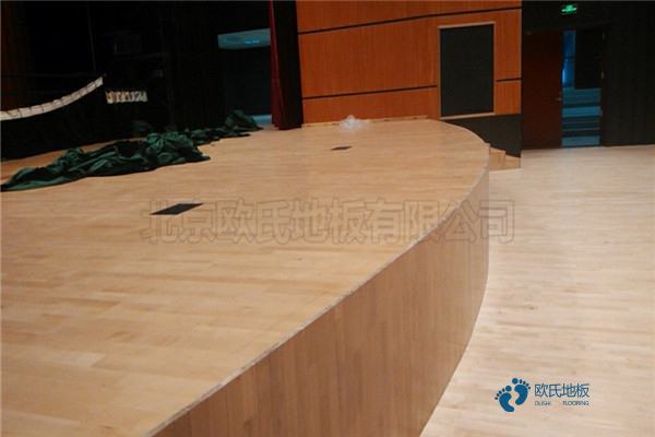 高品質(zhì)籃球體育地板多少錢(qián)