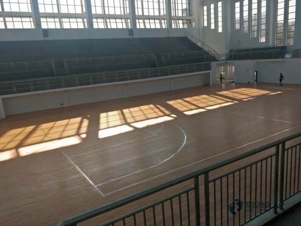 小學籃球場地木地板施工2