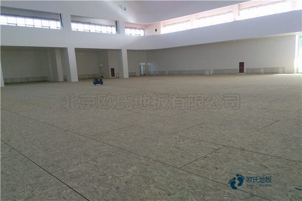 國產(chǎn)運(yùn)動型木地板施工3