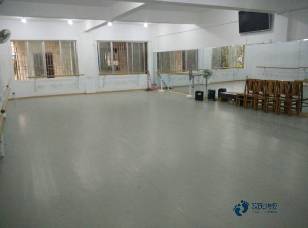 小學(xué)體育運動木地板保養(yǎng)知識